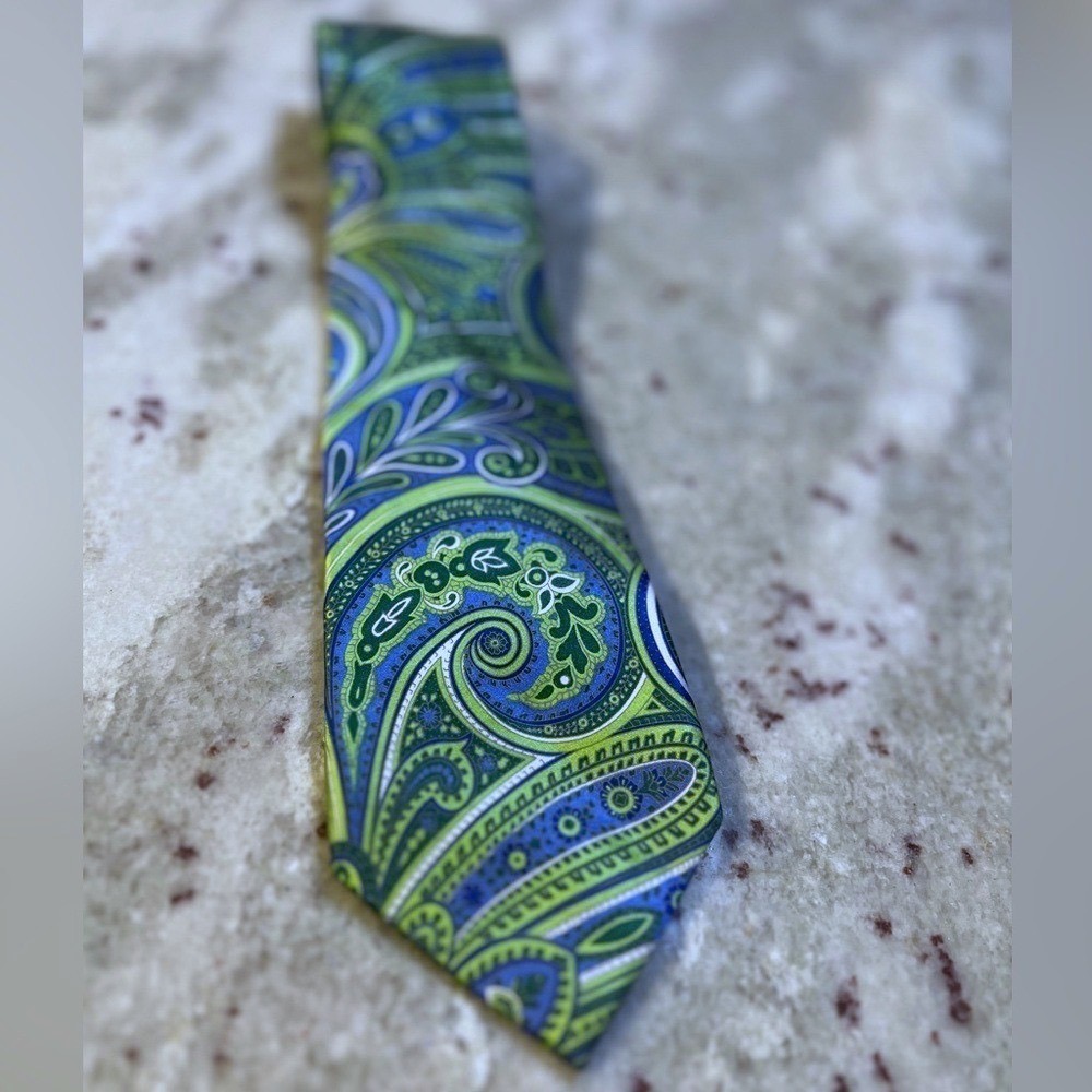 Geoffrey Beene Mens Silk Tie Green Blue Paisley Pattern Formal Necktie Accessory